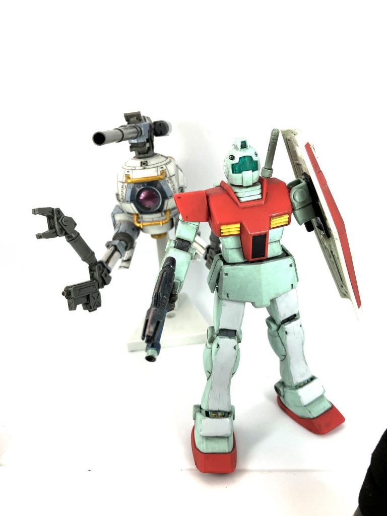 ボールとのツーショット。やっぱりいいコンビですね。厳密に言えばジムもサンダーボルト版にすべきですが転売価格で6900円もしやがるので買えません。量産型がそんな高くてどうすんだよ…君は生き延びる事が出来るか?…うん、多分。