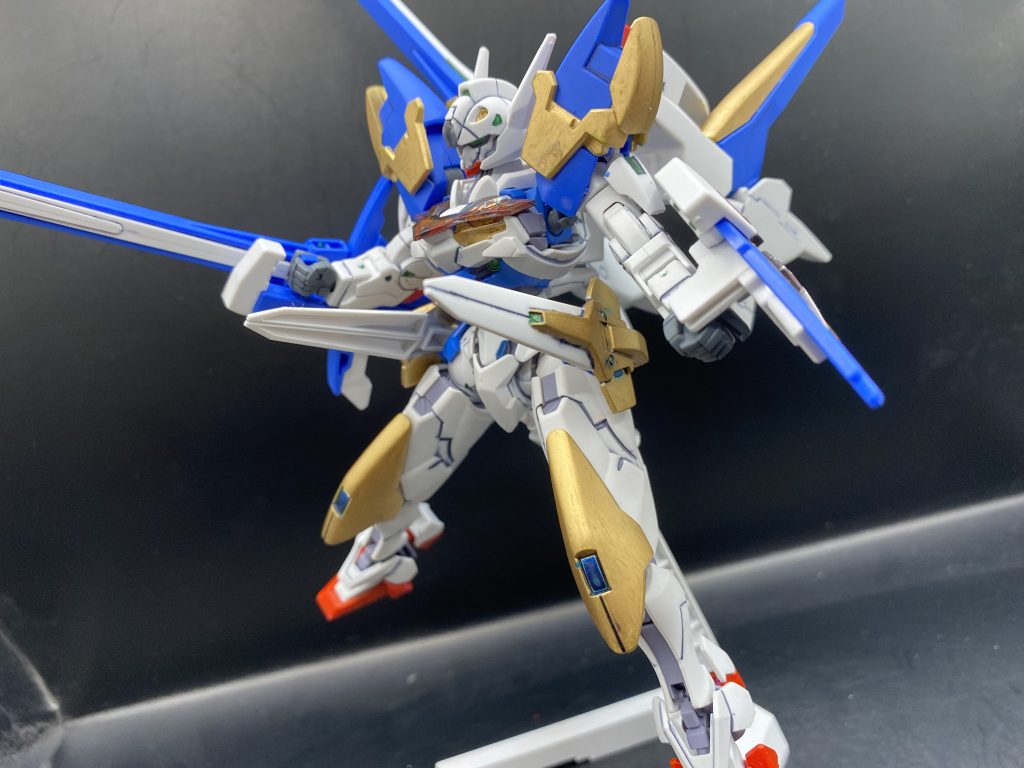 腰のヴェスバーを構えるポーズ全体的な火力アップとアンチドート対策にガンビットなどを使用せず遠距離から攻撃できる手段を多数用意したみたいな設定で