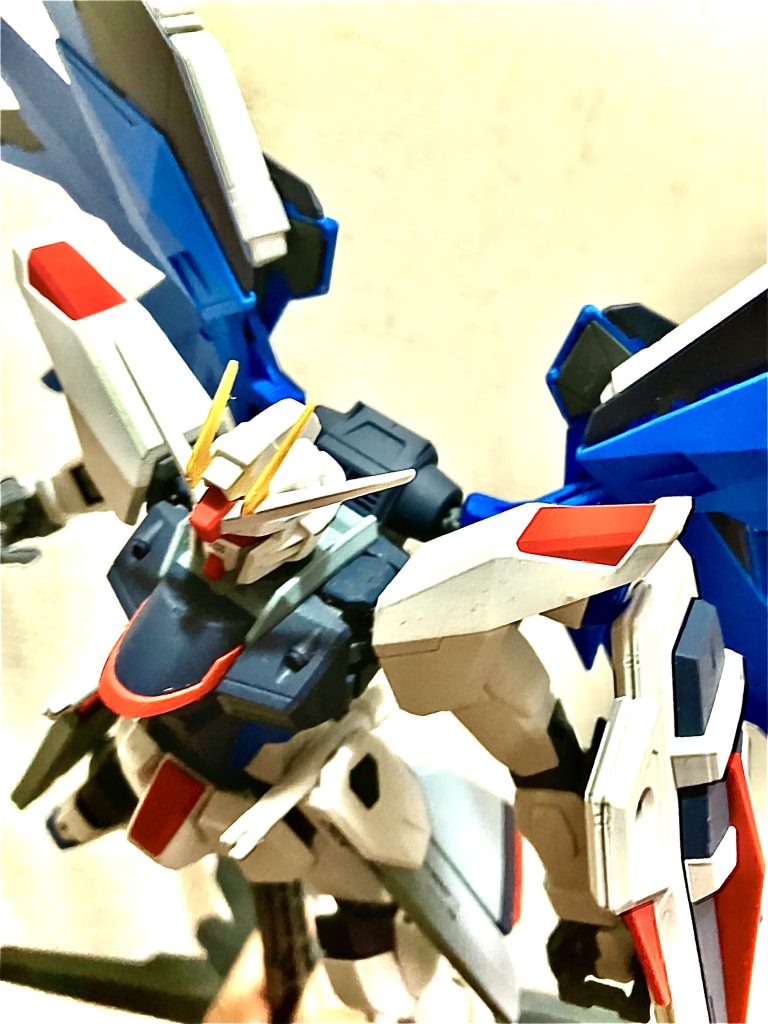 ただ組んだだけでこんなにカッコいいので助かります。このアングルの顔が好きです。