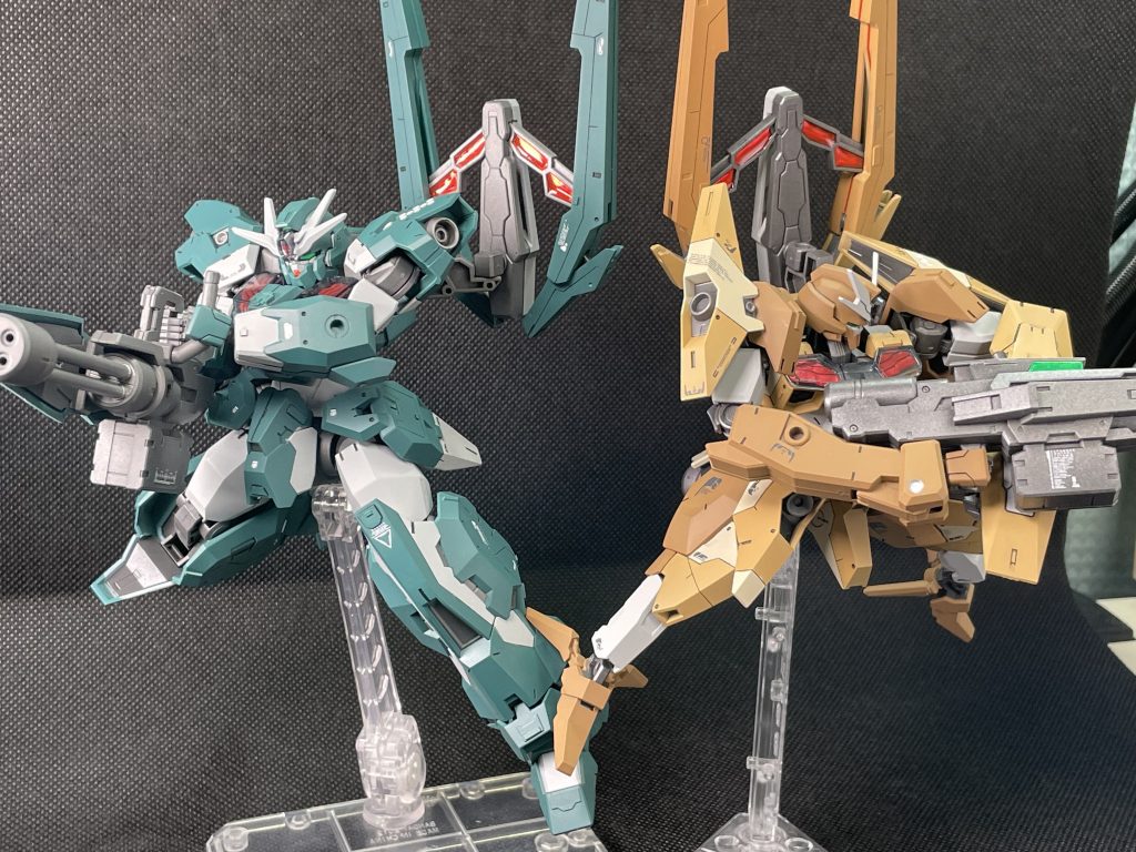 同時制作したルブリスソーンと。本編では存在感を示しつつも早期にパイロットが退場…。ちまたで色々言われてますが合体して復活するんですかね？ 本編楽しみだなぁー(白目