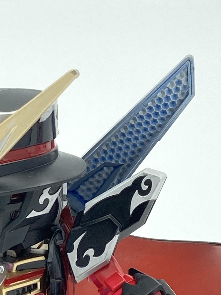 サテライトシステムのリフレクターはシルバーの上からスモークブルーをびちゃびちゃに塗りましたリフレクターのあの感じには近づきましたが、全体に上手く広がらず・・・いっそのことスモークブルーの塗料をそのまま流し込んでも良かったのかもしれません