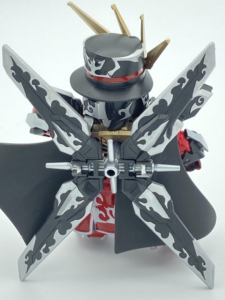 SDといえば大人のぬりえ、塗り分けですね基本的にはラッカーを下に塗り、上から水性塗料を塗って消したいところをマジックリンで落としていきました胸部のライトグリーンや、帽子の赤部分などは3色以上になる部分は筆塗りで色数を抑えたので難易度的には普通でした、目はシールを使用武器類は・・・またいつか