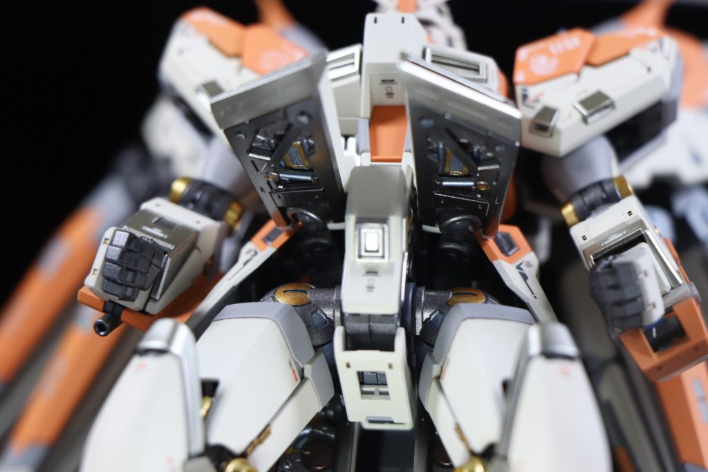 スカート裏も部分塗装してます、全然見えなくて悲しいです。