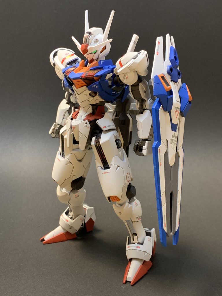 盾合体状態。…コンポジットガンビットシールドというそうです。まだデカールとかない時期に作ったからありあわせのもので適当なロゴっぽいマーキングしてます。