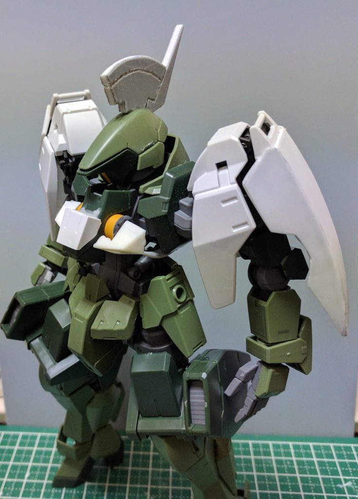 素のグレイズと異なる部分は基本的に流用パーツ+プラ板加工です。