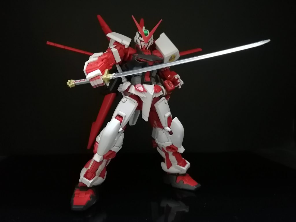 部分塗装が多いキットでたいへんだった記憶があります。ガーベラストレート(刀)はガンダムマーカーのメッキシルバーで塗りました😄