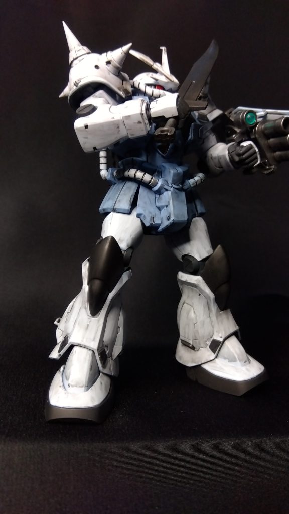 肩のスパイクアーマーはぶっちゃけ実用性に乏しいと思うので大っきくトンガらせてみました…グフのアイデンティティ全否定ww