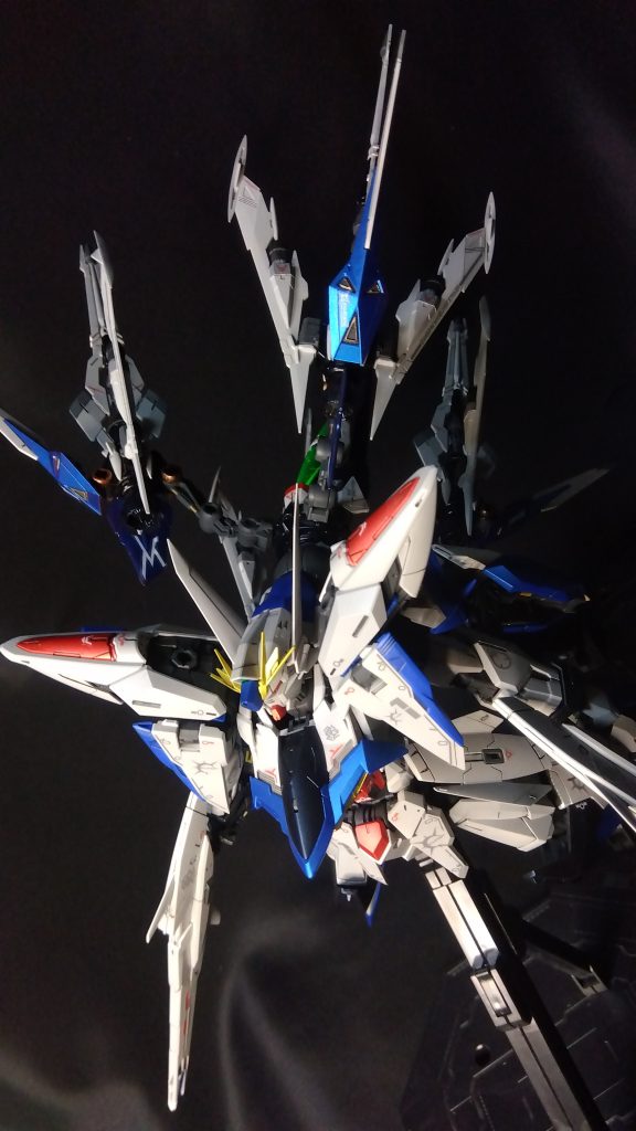 さて、答え合わせですが、マニューバストライカー持ってる方はご存知でしょうが、実は配色が青ではなく赤がメインなんです…でも、迷主的に青が好きなんで上書きしちゃった♪(*ﾉω・*)ﾃﾍ