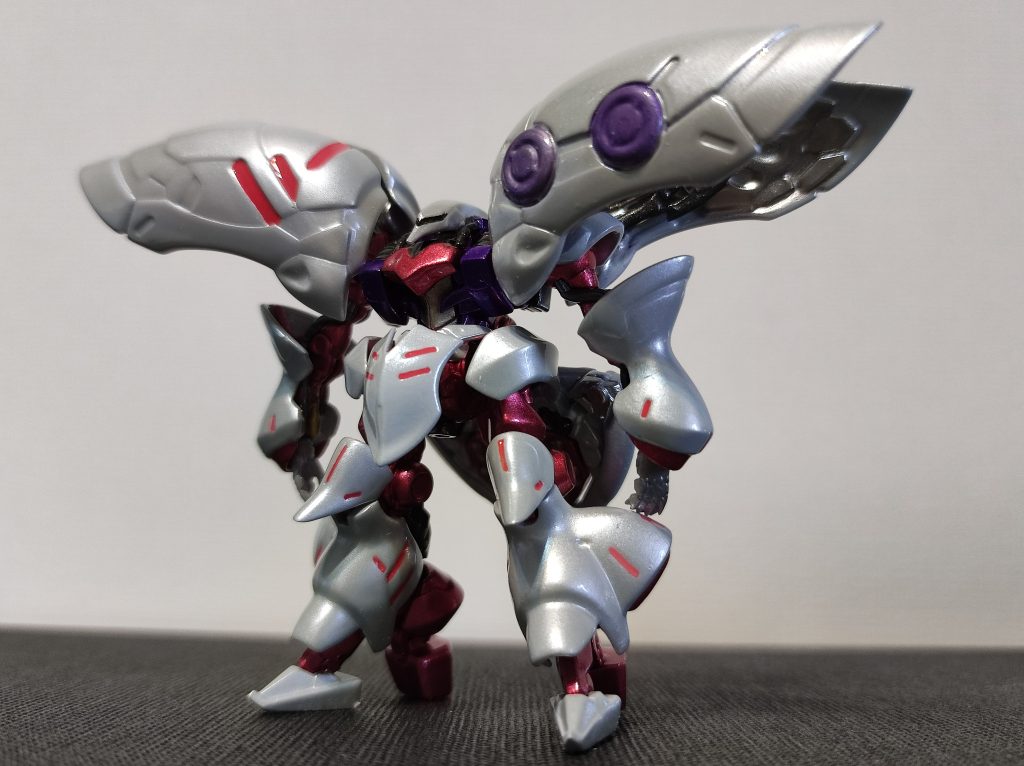 光を抑えた方が、肉眼に近い色合いかもです。