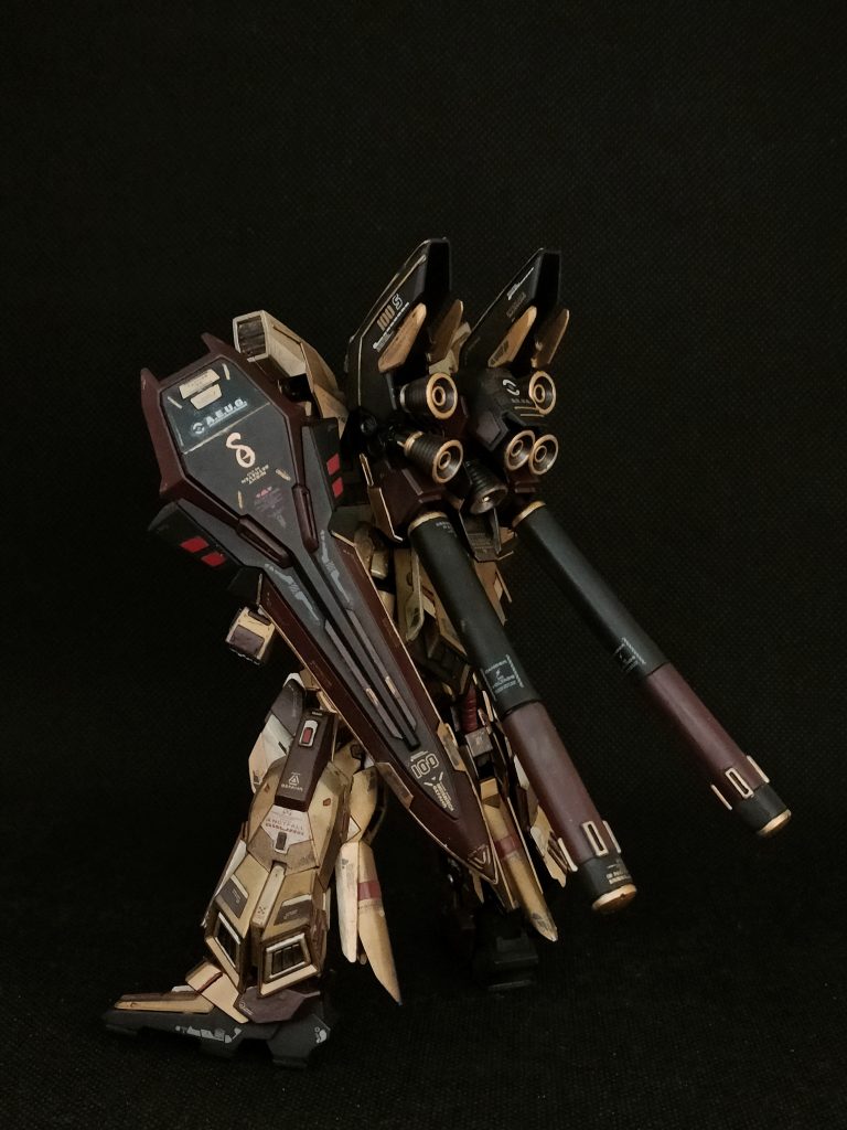 可変機のデルタガンダムとは別方向で、非可変の百式の進化系という設定。 ちなみにウィングは バーザム に使いました