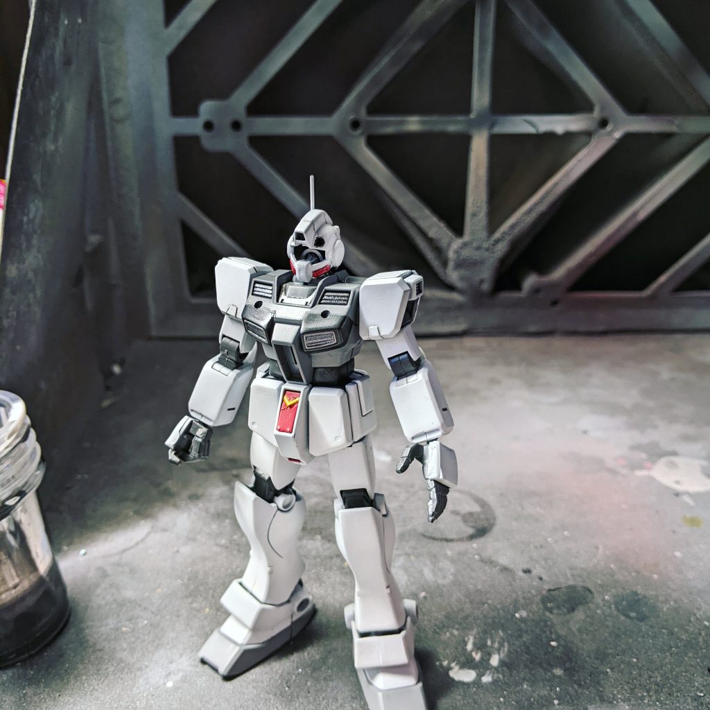 アンテナを真鍮線に変更し、全体をメカサフヘビー下地からホワイト載せてます。