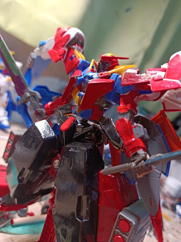 まぁ〜説明に入りましょう！この機体は見た目どおりスーパーロボットに近い印象がありますね！ 