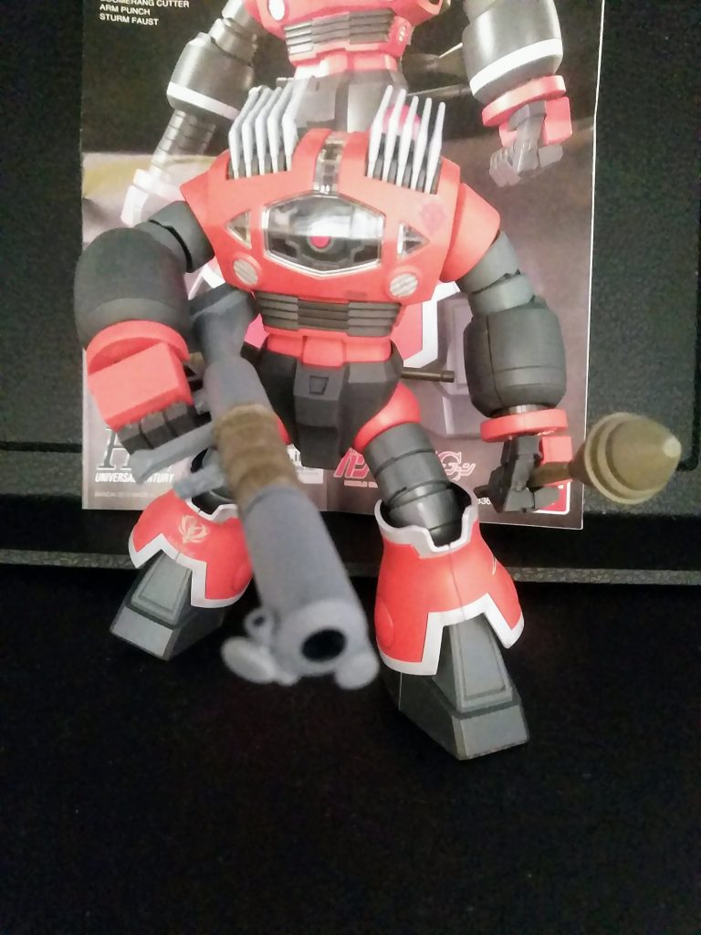 この子もまた、素晴らしい再現度。『モノアイシールド』に設定画と同じ影が浮くことに、驚嘆の声をあげました。『水中潜航用にバズーカにシーリングキャップ有り。』