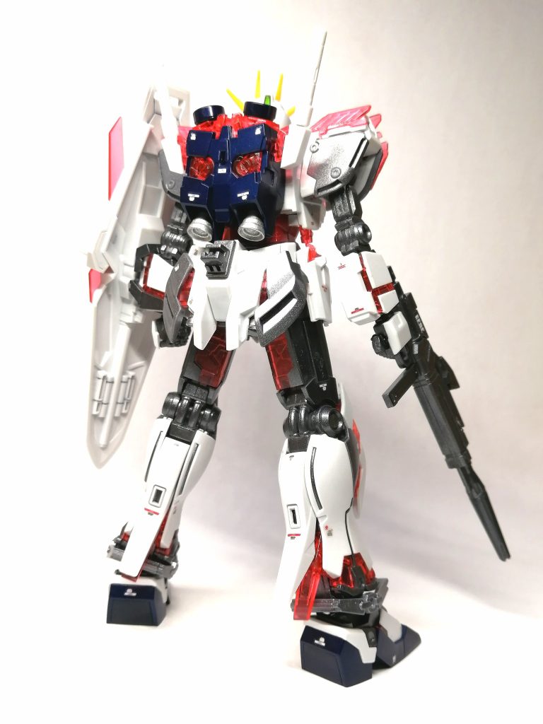 塗装使用カラーは、パールホワイト、ガンメタル、ライトガンメタル、パールクリヤー、ディープメタリックブルー、メタリックブルー、メタリックレッド、パールイエロー、蛍光グリーン、シャインシルバーです。サイコフレーム部分はパールクリヤーできらきら感を出してます。