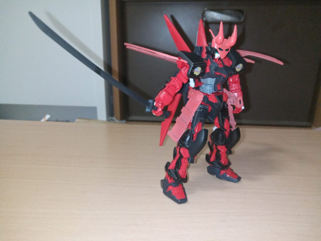 武器はビームライフルとビームサーベルとガーベラストレートです