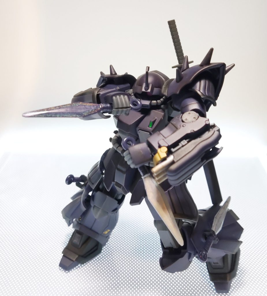 コールドクナイはホロシルバーで刃だけ塗装。ヒート⇔コールドの対比ってこと?そのまま、シルバー、メッキシルバーの三種類の下地でホロシルバーを塗っています。正解はムラになるからマーカーエアブラシを使ったほうが良いってことですかね。持ってないので直塗です。