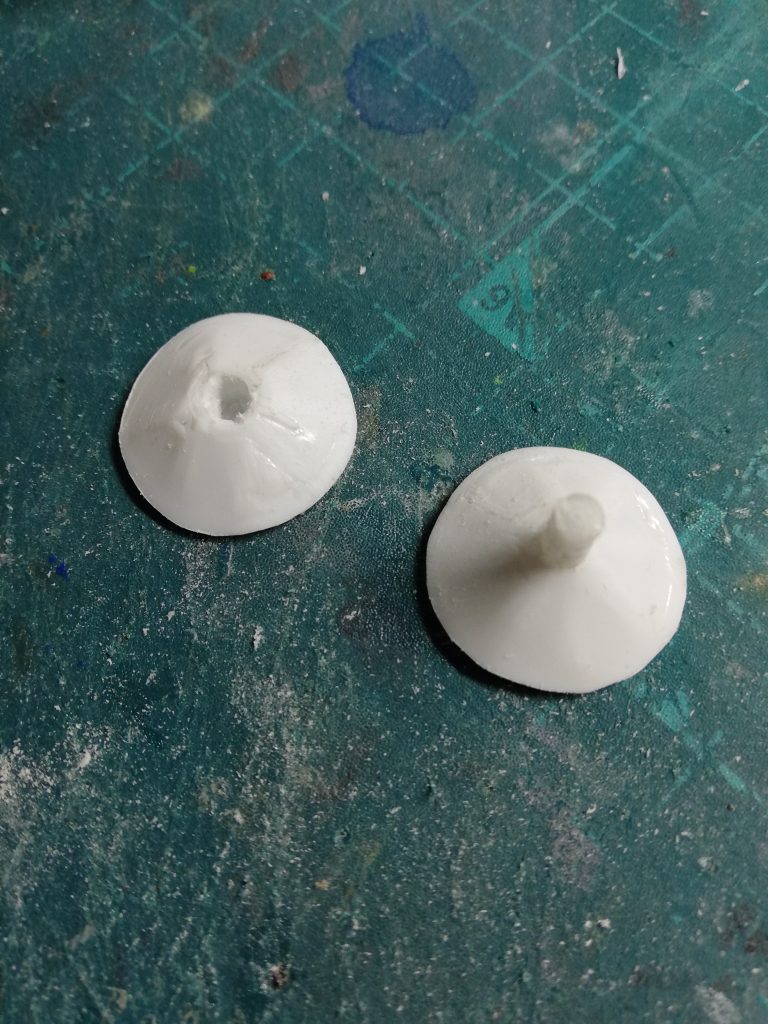 プラ板で円錐形作るの大変でした