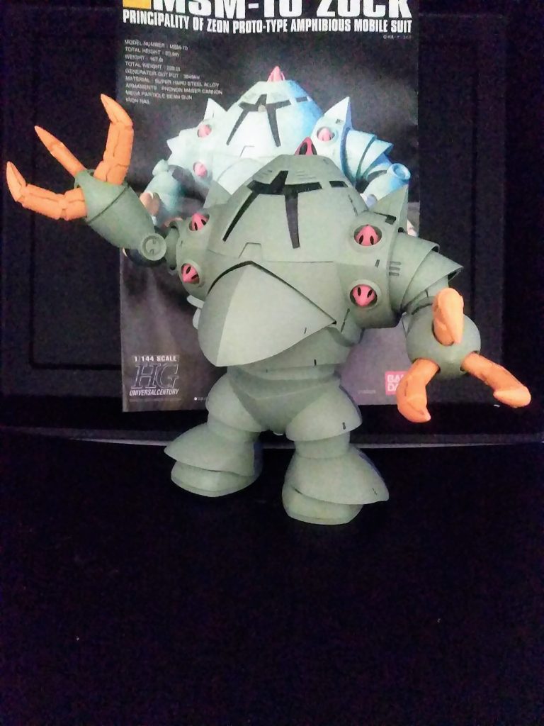 でかい！！只この一言につきます。『旧キットボックスアート風』ポーズ。　モノアイが解らない😖。ポーズが付かない。カテゴリーは『モビルアーマー』じゃね？等と、ツッコミ処が満載の素晴らしいキットです。『アピール終わり』