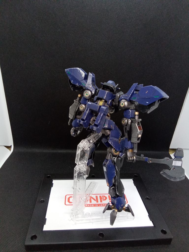 HGながら大型で重量感溢れる本キット鉄血はウエザリングが似合うので作っても　塗っても楽しい♪ 水星も良いですが・・鉄血のキットも再版が来てほしいものです