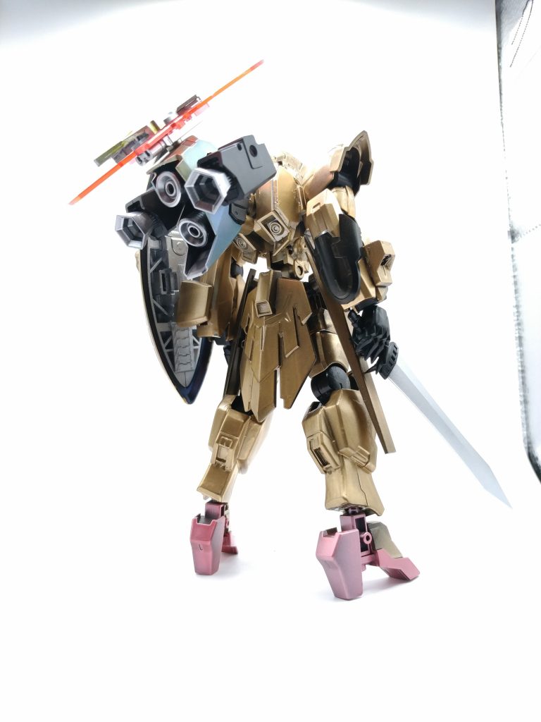 そしてうしろすーがた。積みが着々と増えていくのを何とかしないといけないと思いはする春。