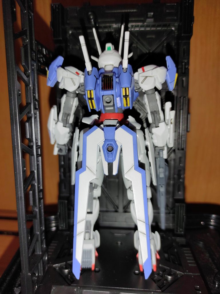 ちな、塗装は白はガンダムカラースプレー