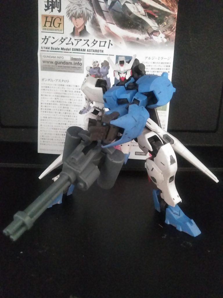 何と言うか、とっても個性的なデザインで(全身チグハグ) 初見は「見た目は兎も角、ストーリーは面白そう。」という印象です。(あらすじだけで設定などは忘却の彼方へ)『モック武器セットよりガトリングガン』