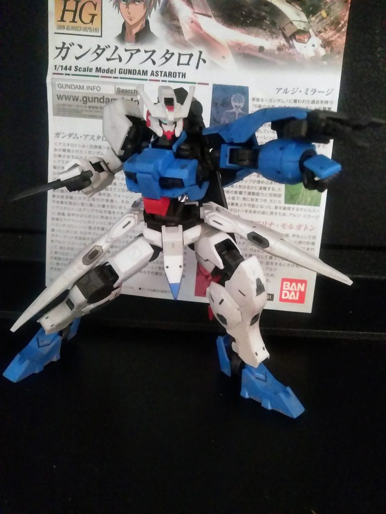 流石、主役機体。男の子が興奮する要素が一杯!😍『仕込みナイフ』『サブ ナックル』