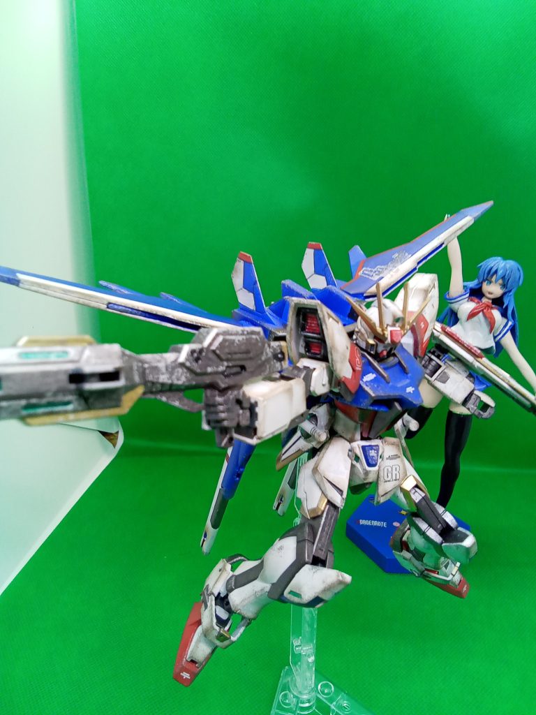 ビルドストライクパッケージに惹かれて購入　塗装必須のプラモでしたがスタイルが抜群な良キットソラは【HGに恋するふたり６巻】の表紙をイメージ危ないようなので背景に