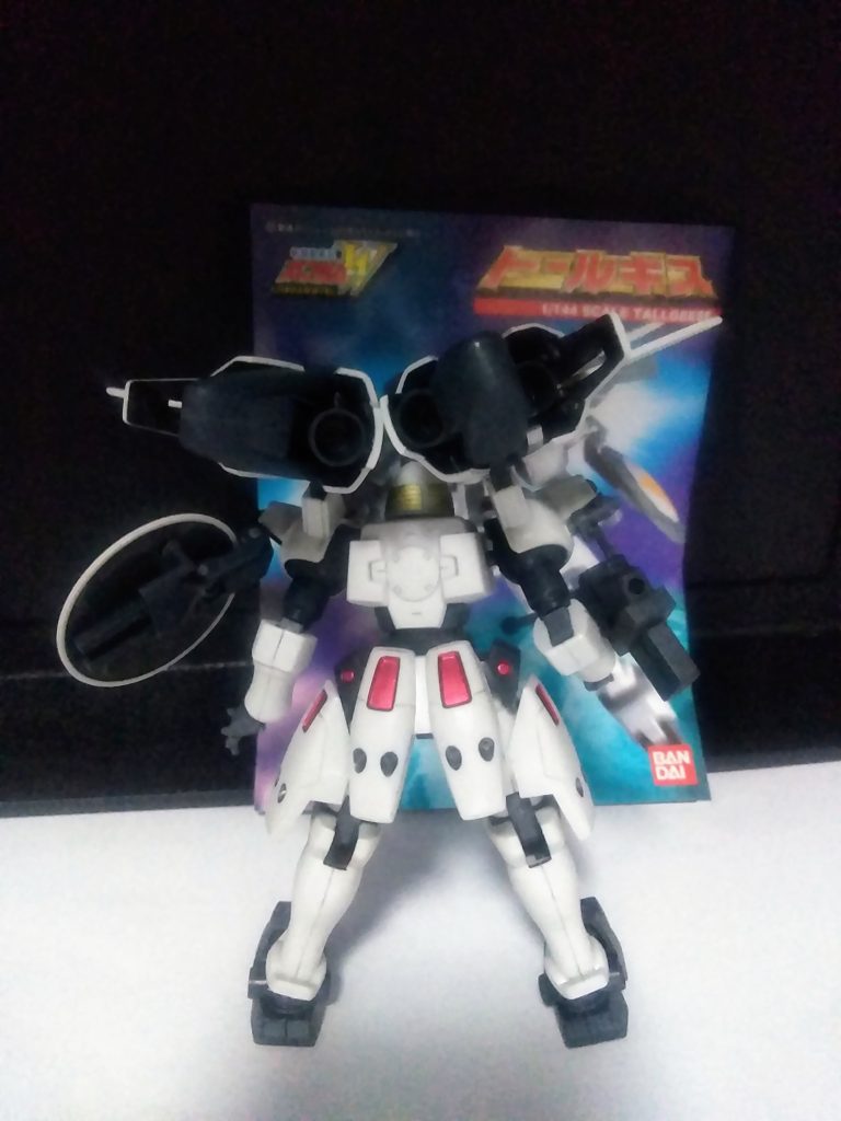 スタイルは良好なのですが、可動に関してはチョツト残念です。が、『ドーバーガンの取り付け方法』とか『バックパック展開』とか｢おぉっ！凄い！😲｣と　　うなる箇所もあり、弄りがいがあります。『スーパー バーニア展開』