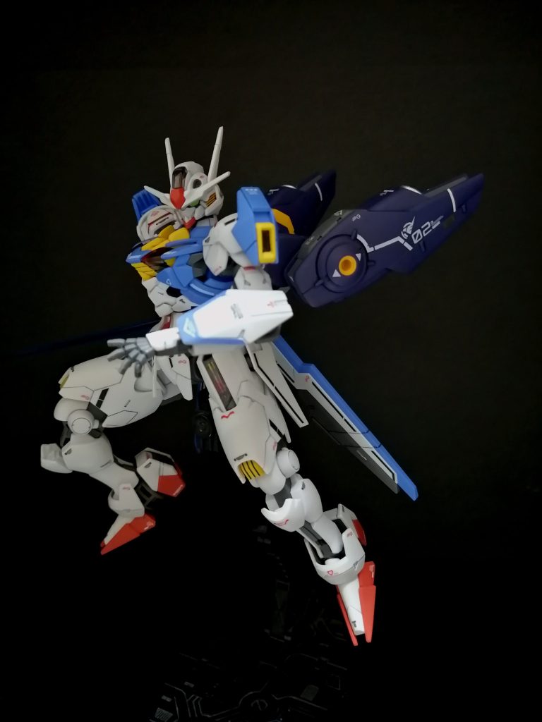 今回初めてエナメル塗料のスミ入れに挑戦してみました。脚の黄色やグレーパーツの一部ですが。いつもガンマカのスミ入れペンを使っていますが、狭い部分にスミ入れできないことがあるので、エナメル塗料は筆で塗るので、狭い部分も楽々ですね😄