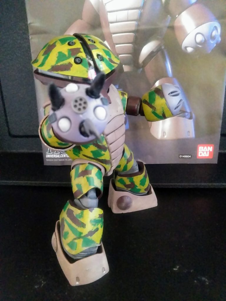 『ザク』が中に入っていると噂のこの子😲右腕『7連ガトリング・ショットニードル×2・対MSナイフ』