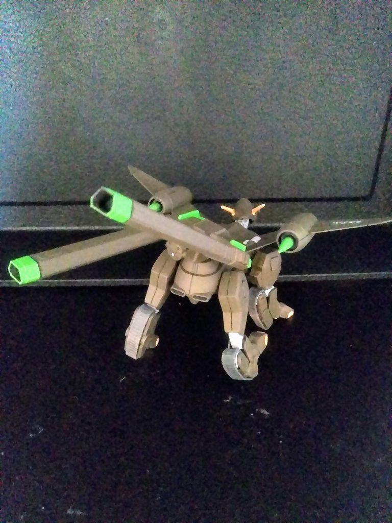 『Seedキット』の中では後発組です。　なので、好印象の出来栄えです。難を言うなら、首がリード線工法なのでポージングがチョツトという位ですかね🤔