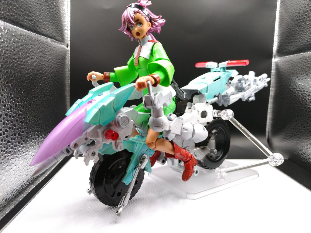 「こんにちは! 私、スレッタ▪マーキュリー! この子は相棒のエアリアル! 水星出身の私が学校でブイブイ言わせるんだから! 待ってろ、アーシアンにスペーシアン! 最高の走りを見せつけてやるんだから!」※この話はフィクションです。