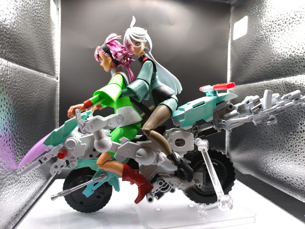 ラブラブツーショット(誇張なし)。エアリアルくんちゃん衝撃の事実発覚で積んでるエアリアル改修型をどんなテンションで組めばいいのか困る夜。