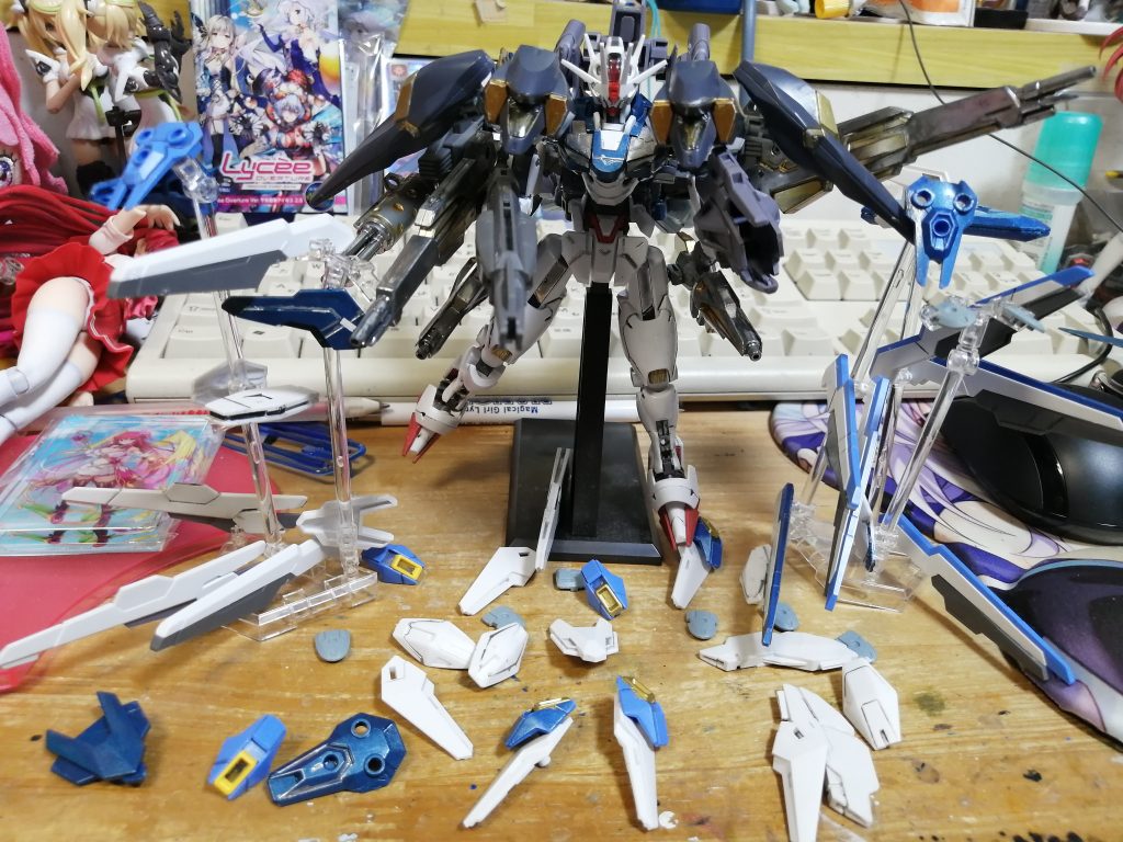 行け！　ガンビット！！　敵！？　多くないか！？　以上です流石に重すぎて自立は無理(T_T)　あとビットも多すぎてディスプレイ不可