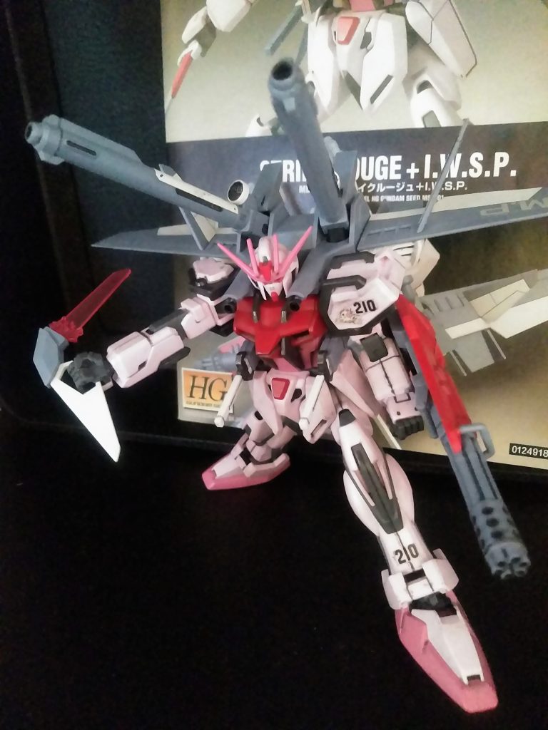 SeedのメインMSはこの『謎の武器、ビームブーメラン』が好きみたいですね。(これで敵がダメージ受けてる記憶がない🤔)