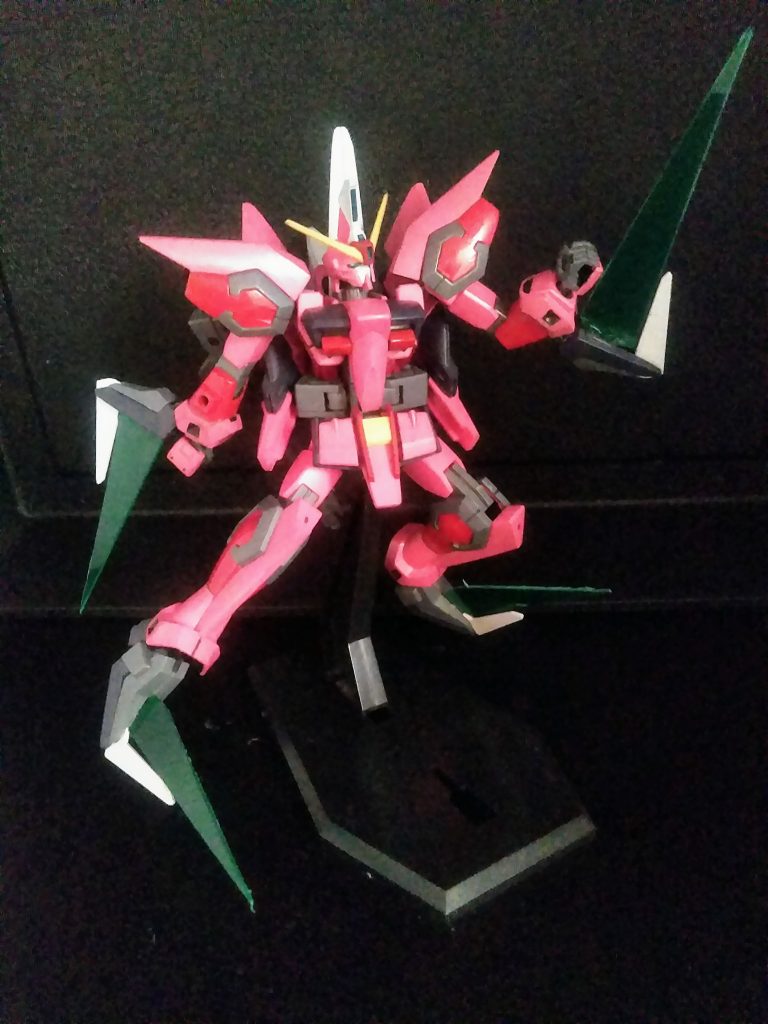 まるで『マリオ』みたいなポーズですね🤣『ビームサーベル×4』