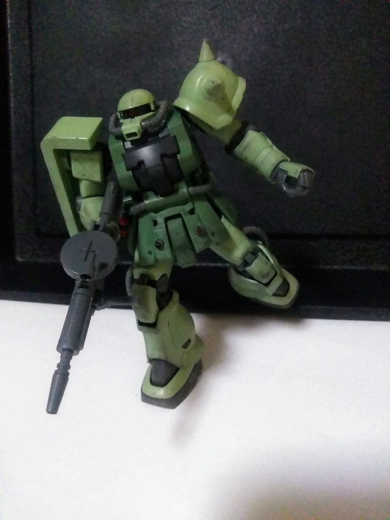 ご多分に漏れず、自分も大好きなMS『ザク』😍 しかし現状、どれ位の派生機体(バージョンアップ、生産地域の違いや専用機、果ては漫画、ゲーム、二次創作など)が存在しているのか?考え出すと思考の渦に呑み込まれ、夜に八時間程度しか眠れません🤔💦 何気に『片足立ちも可能』素晴らしき『体幹』