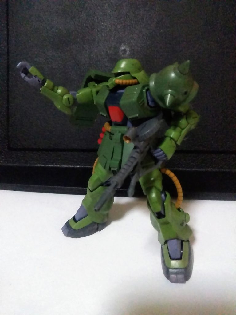 『ブチデザイン』のこの子は『最終生産型』の触れ込みでしたが、その後色々弄られて、現状はどの立ち位置だかさっぱり?🤔 自分が知ってる内容だとゲルググと同等の性能だとか。(つまりアムロのガンダムより強い?!😫)