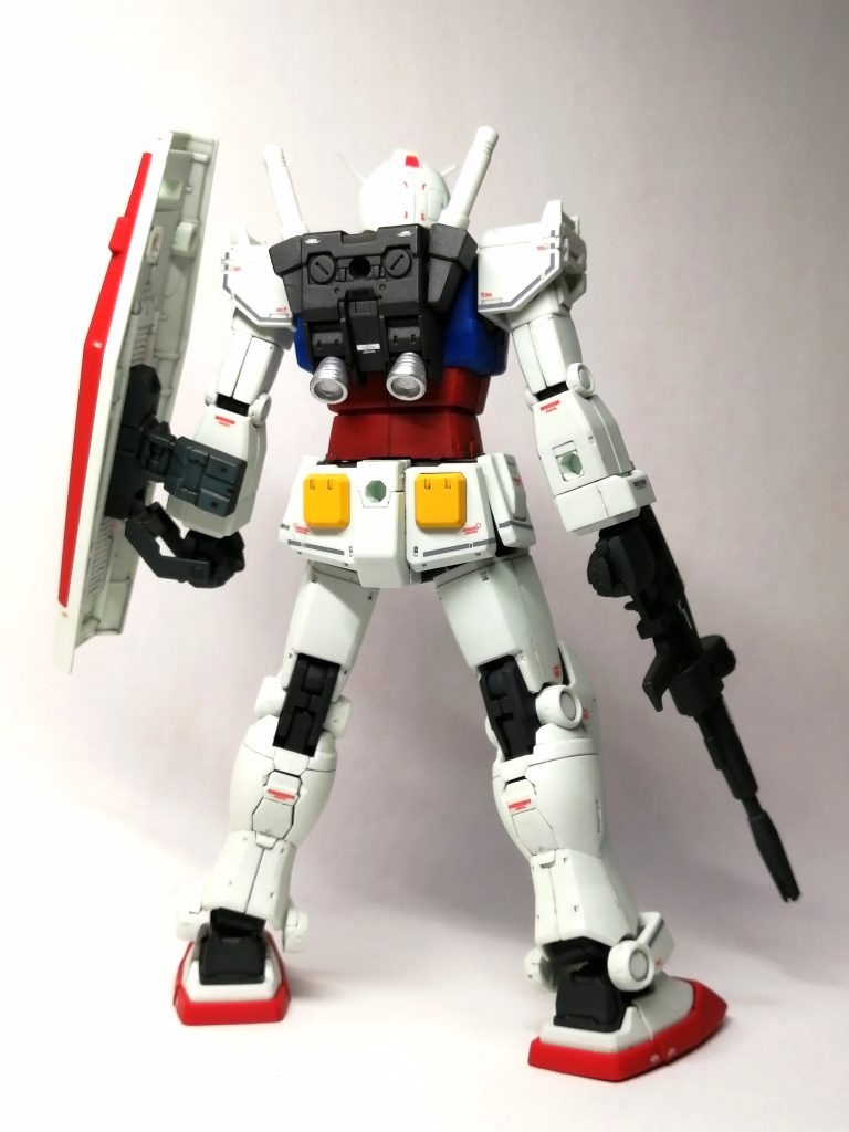 エアブラシで塗装したカラーは、MSホワイト・MSブルー・MSレッド・MSイエロー・MSグレー連邦系です。