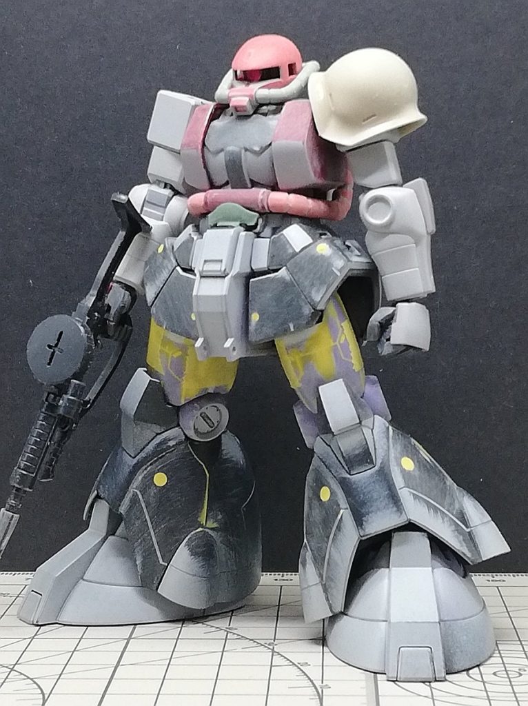 肩アーマーは好みでジャンク山からサルベージしたザクスナイパーのもの。大きさが良い感じ。太ももと二の腕がツルンとしてりゃあ大体オリジン味が無くなるハズ理論の元、ポリパテでディテールを潰してます。