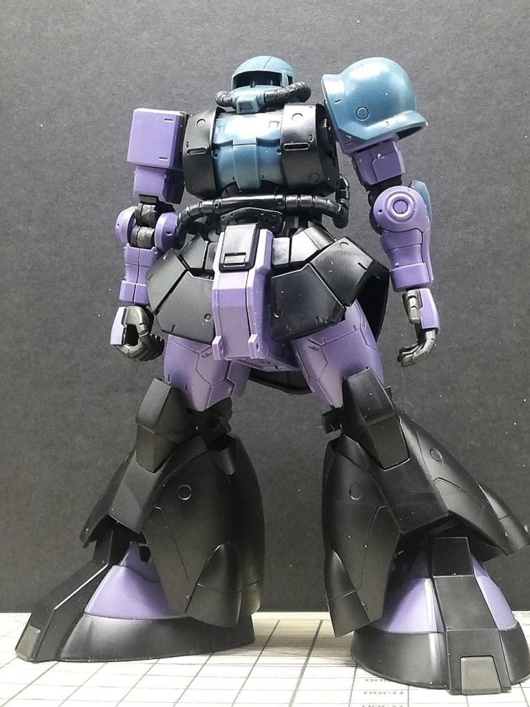 キットそのまま。上半身は好みの問題ですが、下半身の関節は位置関係がややちぐはぐ(コレも個人の感想です)。