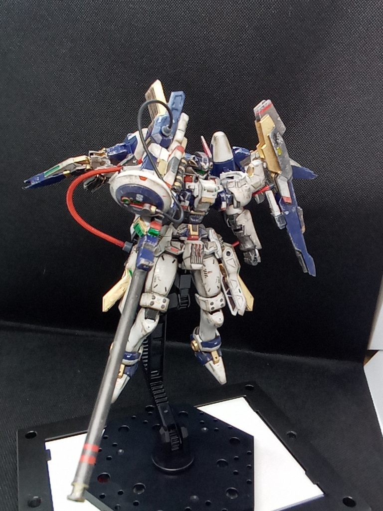 今回自分の好きな要素を全部盛り込んでみましたw最初は【空中分解するくらいの高機動型リーオー】を作ろう♪というイメージでしたが高機動で長射程の一撃離脱&火力強襲機体にしようとコンセプト変更そういえば・・射手座のMSがまだ無かったような・・・ということで こんな機体が出来ました。