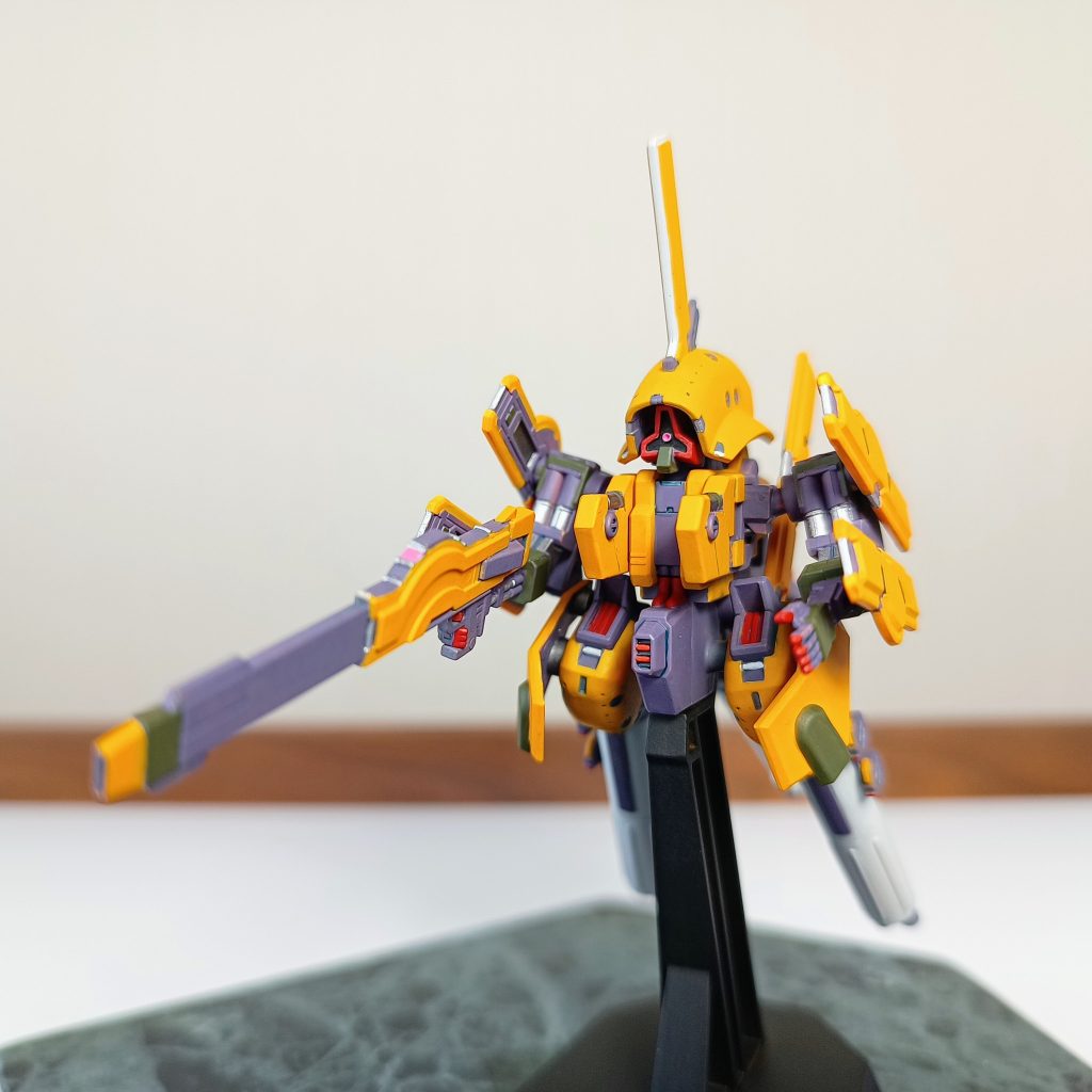 真正面の写真を取り忘れ。アッシマーらしく緑色をあちこちにアクセントにしてみました。