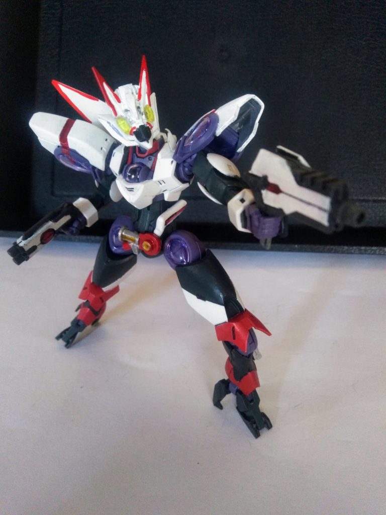 『平成❌→令和ライダー』のお約束、武器を持って闘います。このモードは銃を使い、加速機能をもって敵と対峙します。