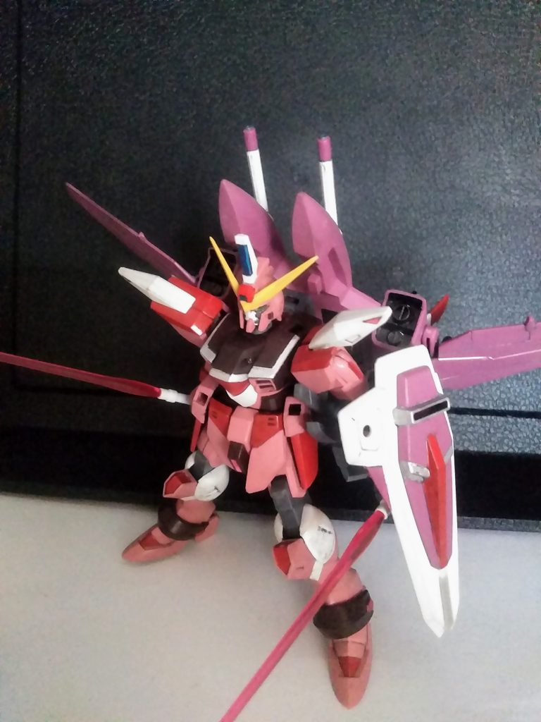 例によって接続ピン関係は折れているし、(特にファトゥムのとこ)頑張って塗装と接着がしてありました。『サーベル抜刀 2刀流！』