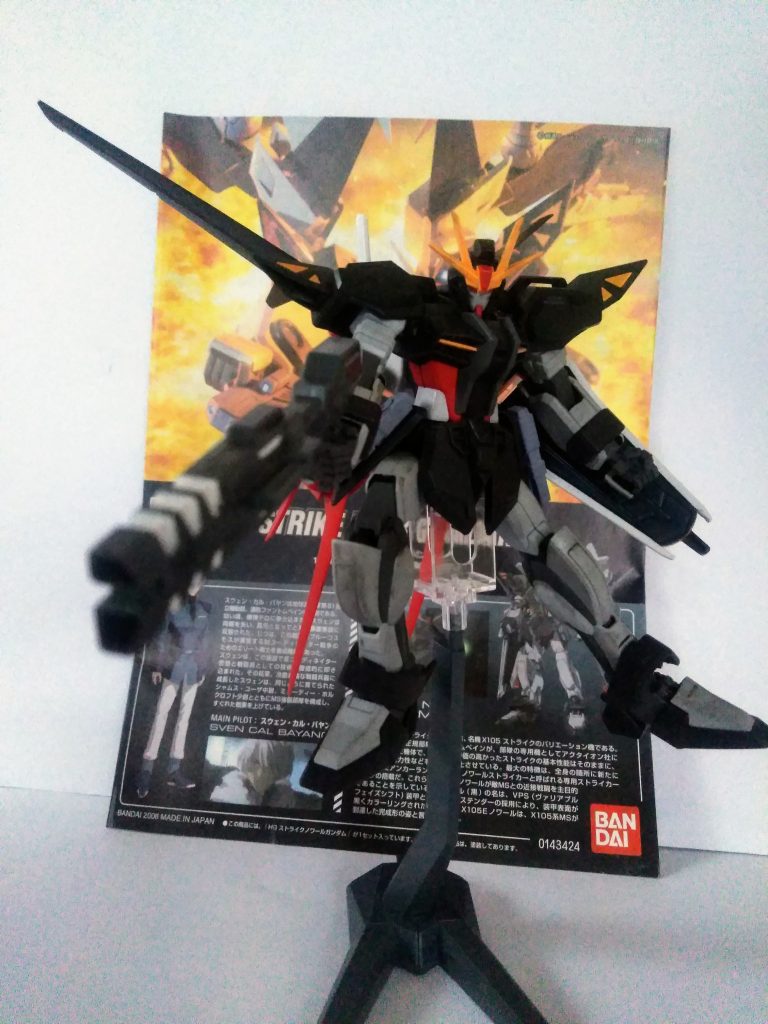 『スター ゲイザー』よりダブル主人公機? 『ストライク ノワール』です。『ビルドストライクよりビームライフル』