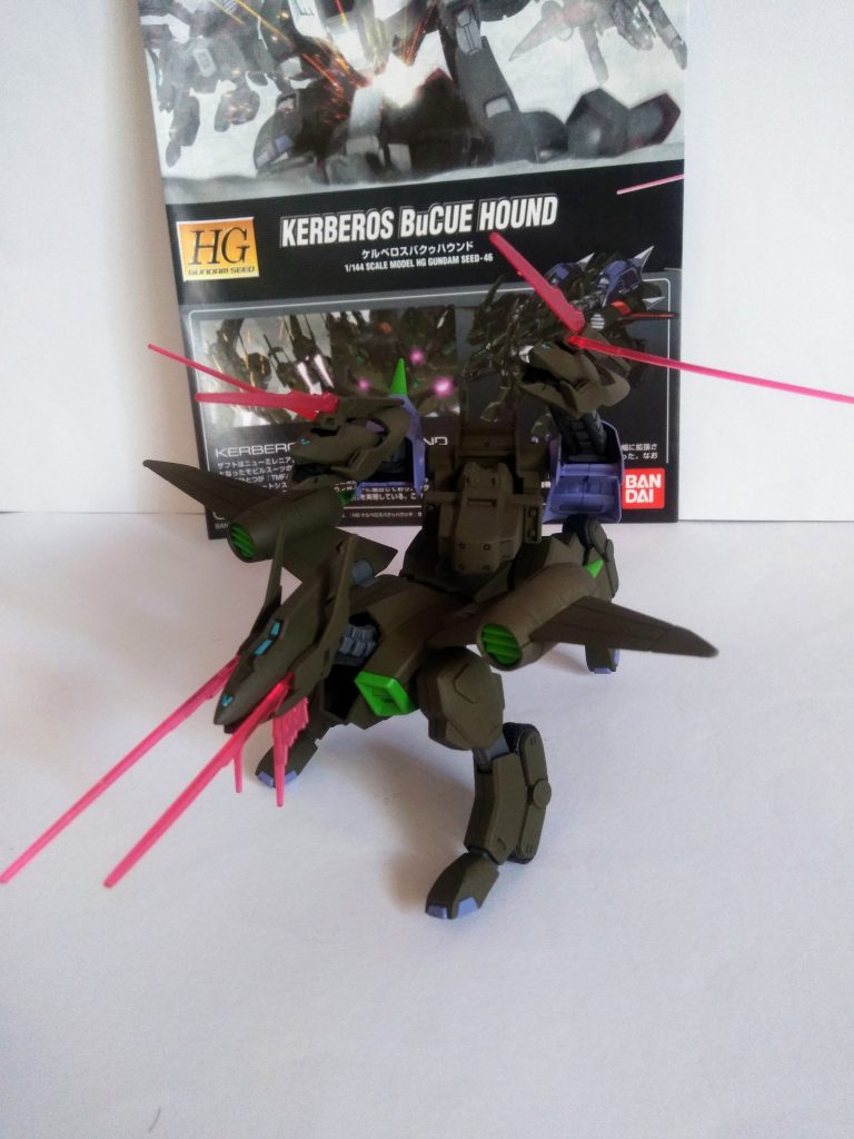 牙を剥くとこんな感じ。出過ぎでしょっ！😱　『ブル デュエル』のパイロットが襲撃されるシーンは『トラウマになる』と当時話題になりました。『ビーム ファング × 8』