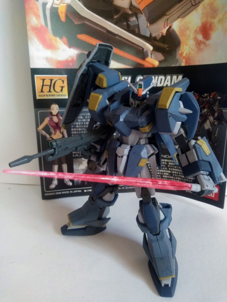 以前投稿の『S.ノワール』と違い、既存の『デュエル ガンダム』の追加装甲を新規にした機体です。『デュエル用 Bライフル+ B サーベル抜刀 』