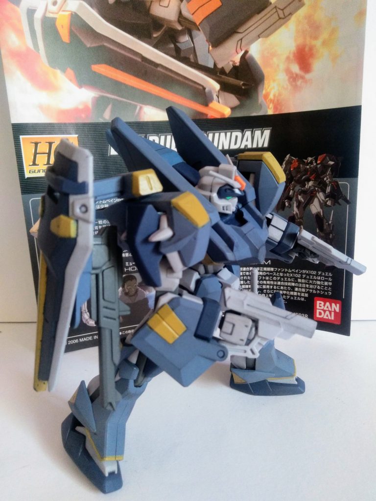 でも、こういった『ハンドガン』は素敵装備に違い有りません。『リトラクタブル ビーム ガン×2』